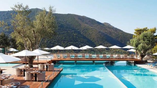 Selama di Yunani, mereka menginap di resort bintang 5 bernama Blue Atlantica Grand Met Resort. Setiba di Yunani, mereka menjalani tes PCR. Di hari pertama, mereka belum menerima hasilnya. Mereka pun asyik melanjutkan liburan. (dok. TUI) Selama di Yunani, mereka menginap di resort bintang 5 bernama Blue Atlantica Grand Met Resort. Setiba di Yunani, mereka menjalani tes PCR. Di hari pertama, mereka belum menerima hasilnya. Mereka pun asyik melanjutkan liburan. (dok. TUI)