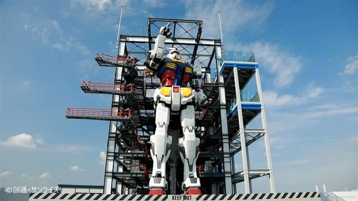 Patung Gundam Raksasa