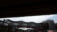 Upaya restrukturisasi dan modernisasi Pasar Senen sebenarnya sudah mulai dilakukan, tepatnya pada tahun 2011 telah dibangun proyek Jembatan penghubung antara Plaza Atrium dengan Pasar Senen (bagian utara). Rengga Sancaya/detikcom  