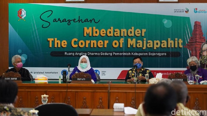 Pemkab Bojonegoro menggelar sarasehan dengan tema Mbedander The Corner of Majapahit di Gedung Angling Darma. Kegiatan ini menggali bukti secara ilmiah maupun penelurusan terkait legenda di tengah masyarakat.