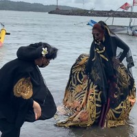 Anne Avantie akan merilis semua foto pemotretan pada saat Hari Batik Nasional yang jatuh pada 2 Oktober mendatang. Ia berharap, pemotretan ini dapat menginspirasi orang-orang, khususnya para perajin, agar pantang menyerah dalam berkarya di tengah krisis COVID-19. Beliau (Susi) merupakan sosok perempuan yang tak menyerah. Walaupun sudah tak menjabat, pesonanya tidak pernah pudar. Semoga kolaborasi ini memberikan suatu gambaran bahwa kita jangan pernah menyerah. Perjuangan kita adalah semangat untuk orang lain, katanya. (Foto: Dok. Anne Avantie)