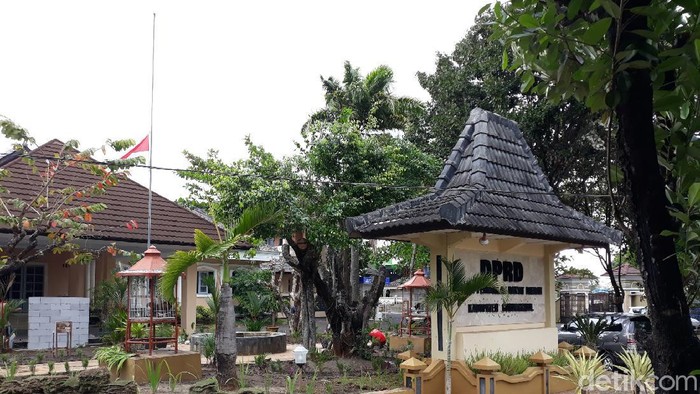 Sejumlah instansi pemerintahan hingga DPRD di Gunungkidul mengibarkan bendera setengah tiang, Rabu (30/9/2020). Hal ini untuk memperingati peristiwa 30 September 1965.