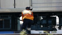 Perawatn rel tak mengganggu operasional KRL jalur Jakarta-Bogor.