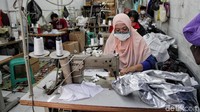 APD dan masker tersebut dibuat di Pusat Industri Kecil (PIK) Penggilingan, Jakarta Timur, Rabu (30/9/2020).