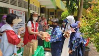 Penyerahan secara simbolis dilakukan untuk mematuhi peraturan pemerintah tentang  pelaksanaan protokol kesehatan serta mendukung  pendidikan para pelajar di Kabupaten Bogor, selama Pembelajaran Jarak Jauh (PJJ) pada masa pandemi saat ini. Foto: dok. CIRI