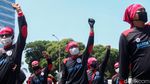 Polisi Ber-APD Amankan Demo Buruh di DPR