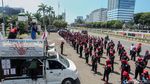 Polisi Ber-APD Amankan Demo Buruh di DPR