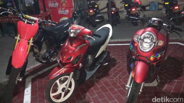 Polrestabes Makassar mengamankan 4 orang yang hendak balap liar (Reinhard/detikcom)