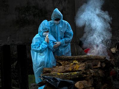 Potret Kremasi Korban COVID-19 di India