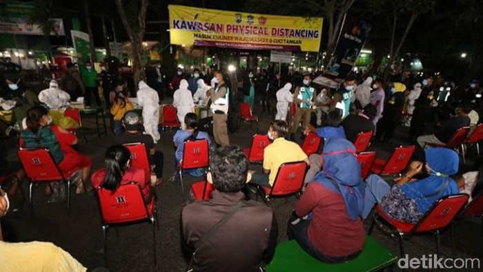 Rapid Test On The Spot di sentra wisata kuliner (SWK) Bratang Binangun , 201 Warga Tidak Ada yang Reaktif
