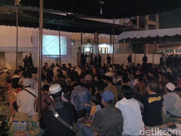 Suasana nobar film G30S/PKI di Medan dipadati warga (Ahmad Arfah/detikcom)