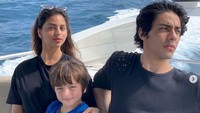 Ia adalah anak kedua dari pasangan tersebut. Dok. Instagram/suhanakhan