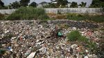 Jorok! Sungai di Bekasi Ini Dipenuhi Sampah