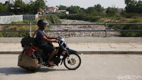 Selain bikin kotor, sampah yang menumpuk juga dapat menimbulkan banjir.