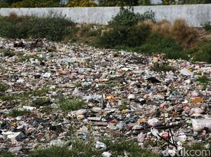 Buang Sampah ke Sungai, Danau dan Laut Hukumnya Haram