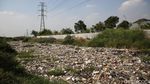 Jorok! Sungai di Bekasi Ini Dipenuhi Sampah