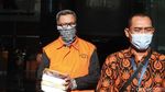 Tersangka Korupsi Rp 202 M Ini Hepi Banget Bawa 2 Nasi Kotak