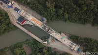 Lebih lanjut dia mengatakan saat ini total progres kereta cepat ini mencapai 60%.