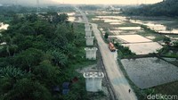 Dia menjelaskan secara total pihaknya membangun 2.400 tiang alias tier yang akan dihubungkan. 