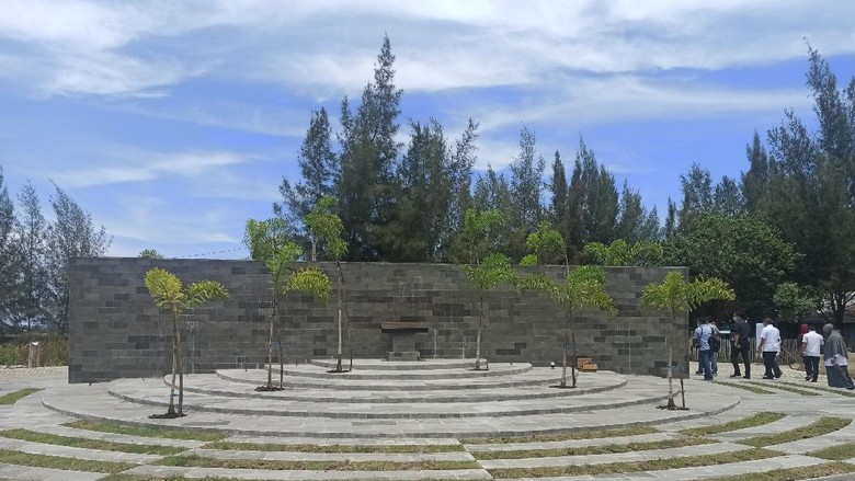 Tugu Titik Nol Kilometer Banda Aceh Tugu Titik Nol Kilometer Banda Aceh