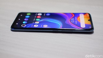 Mengusung baterai 4.000 mAh yang dilengkapi fitur fast charging 33W menjanjikan 65% terisi dalam 30 menit. Foto: Adi Fida Rahman/detikINET