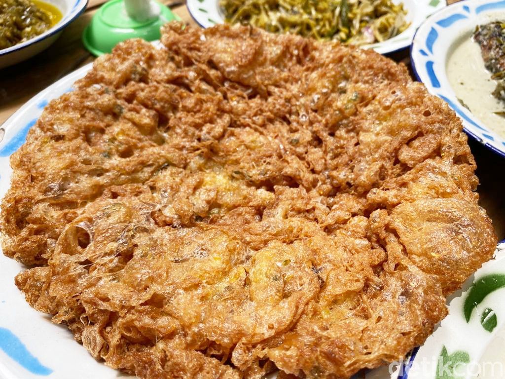 Warung Tuman di BSD Menyajikan Makanan Gaya Minang