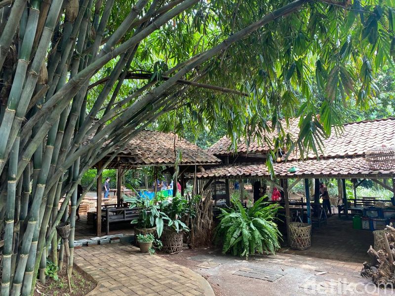 Warung Tuman di BSD Menyajikan Makanan Gaya Minang