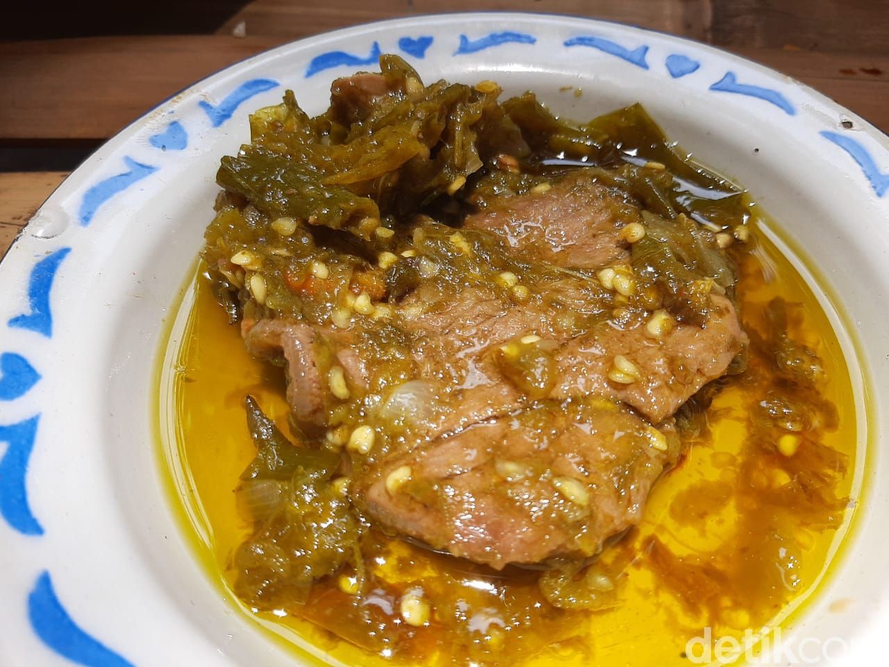 Warung Tuman di BSD Menyajikan Makanan Gaya Minang