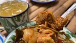Asyiknya Makan Siang di Warung Tuman yang Ada di Tengah Kebun