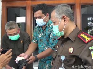 Beras Bansos Bercampur Plastik Kembali Ditemukan di Purwakarta