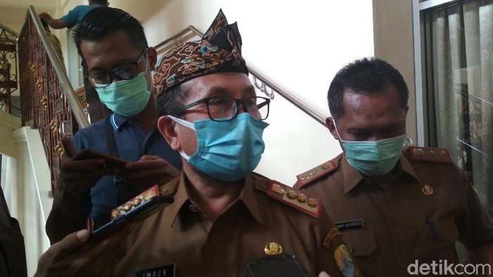 Bupati Cirebon Imron Rosyadi