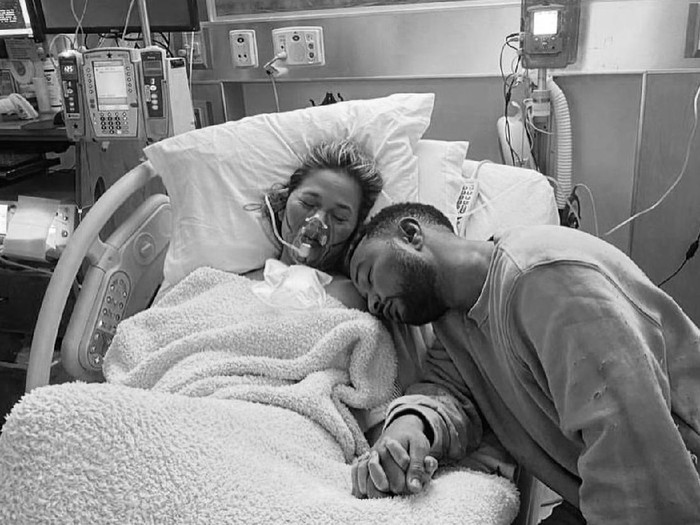 Chirssy Teigen dan John Legend