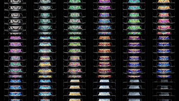 Kym Cox menjuara kategori Manmade World dengan foto yang menunjukkan warna-warni gelembung sabun. Foto: Kym Cox/Close Up Photographer of the Year