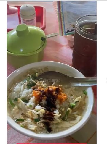 Cukup Rogoh Kocek Rp 2 Ribu Bisa Kenyang Makan Soto Ayam di Sini