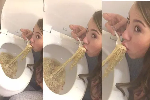 Demi Terkenal, Orang-orang Ini Rela Makan di WC dan Seks dengan Makanan