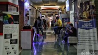 Terlebih penerapan PSBB secara ketat membuat sebagian besar masyarakat lebih banyak beraktivitas dari rumah, tak kecuali belanja online.