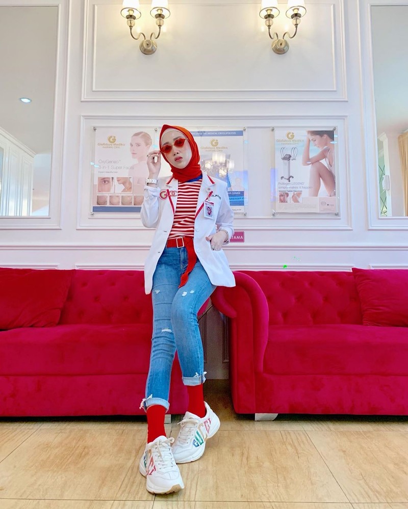 Dokter Gladys yang Disorot Karena Wajah Glowing Doyan Kelapa Muda