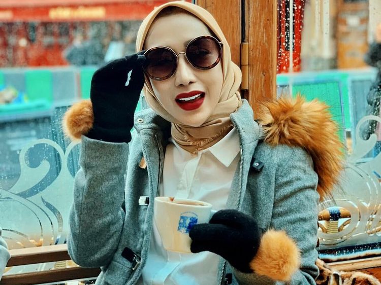 Dokter Gladys yang Disorot Karena Wajah Glowing Doyan Kelapa Muda