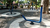 Sejumlah alat fitness yang berada di Taman Dewi Sartika, Bandung, Jawa Barat, tampak tak terawat, Kamis (1/10/2020).  