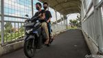 Keterlaluan! Pemotor Kembali Jajah JPO Rawajati