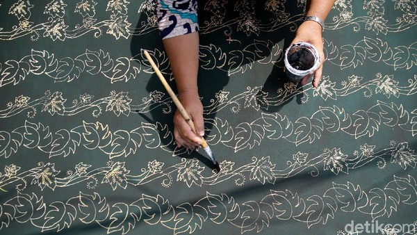 Emak-emak di Tangerang Ini Raup Cuan Sambil Lestarikan Batik