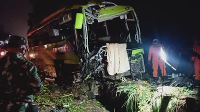 Potret Kecelakaan Maut 6 Kendaraan di Wonosobo yang Tewaskan 3 Orang
