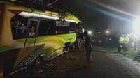Kecelakaan yang terjadi pukul 15.30 WIB ini bermula saat bus pariwisata melaju dari arah pegunungan tinggi Dieng berjalan menuju Wonosobo. Bus tersebut melintas di turunan panjang di Desa Kahuripan, Kecamatan Garung tapi hilang kendali hingga menabrak lima kendaraannya di depannya. Foto: Istimewa