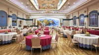 Scullin memilih untuk menjadikan hotel sebagai pusat proyek Hotels of Pyongyang. Karena akses ke hotel tidak terhubung dengan masalah politik (berbeda bila dengan urusan lain) yang berarti proyek ini tanpa birokrasi yang berlebihan.