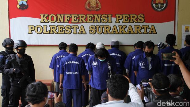Polisi kembali tangkap dua pelaku terkait penyerangan acara doa jelang pernikahan putri Habib Umar Assegaf di Solo. Salah satunya merupakan otak dari aksi itu.