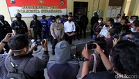 Diberitakan sebelumnya, massa menyerang acara doa menjelang pernikahan anak Habib Umar Assegaf pada Sabtu (8/8) petang. Tiga orang terluka dalam kejadian ini, salah seorang di antaranya Habib Umar Assegaf. Dia sempat dirawat di rumah sakit sehingga batal menjadi wali nikah putrinya yang digelar pada Minggu (9/8).