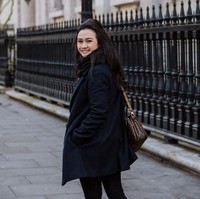 Berdandan natural, senyuman istri dari chef Fernando Sindu, Non Nana ini terlihat sangat manis. Bagaimana menurutmu? Foto: Instagram/fernandosindu