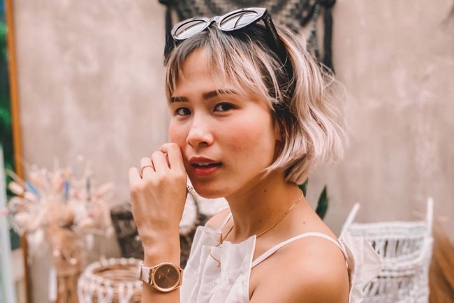 Chef Martin Praja telah menikah dengan Chrisnawati Novia pada tahun 2019. Dengan rambut pendek tampilan Novia terlihat selalu awet muda. Foto: Instagram/chrisnawatinovia