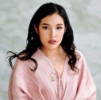 Melihat kecantikan Tiffany Soetanto, nggak heran kenapa chef Arnold bisa terpikat. Ibu dari satu orang anak ini selalu tampil cantik dengan riasan natural, seperti yang satu ini. Foto: Instagram/tiffanysoetanto
