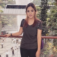 Tak kalah cantik dari para istri chef lainnya, Maria Madeleine yang merupakan manajer sekaligus istri dari chef Steby Rafael ini memiliki pesonanya sendiri. Foto: Instagram/me_as_maria